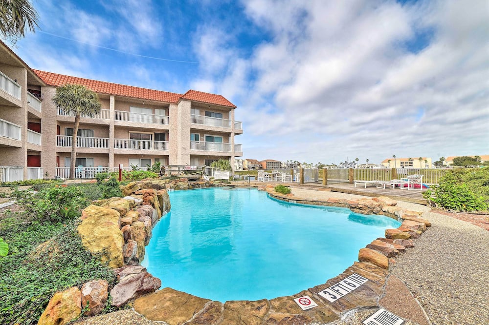 Coastal Condo w/ Dock Access, 2 Miles to Beach! - Mustang Island, TX