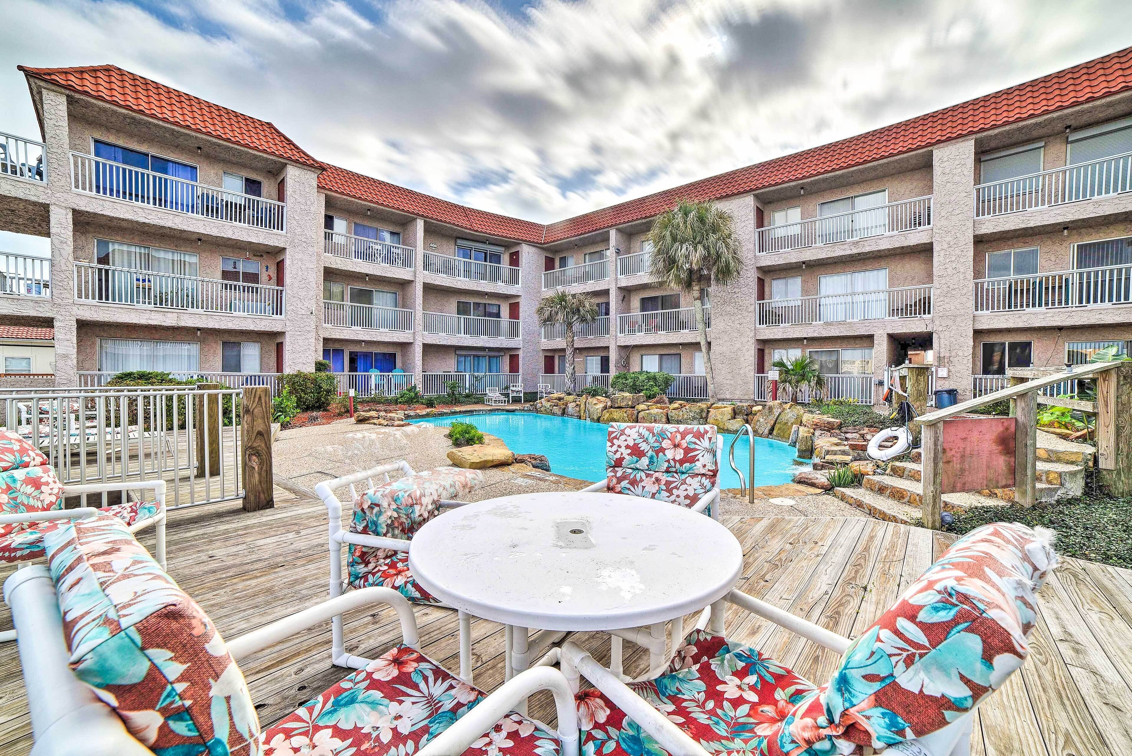 Coastal Condo w/ Dock Access, 2 Miles to Beach!