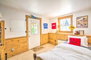 Interior - Cozy North Conway Home: Walk to Slopes & Dtwn (North Conway)