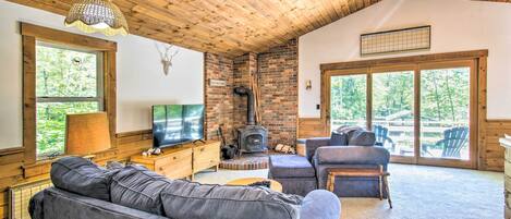 House (4 Bedrooms) | Front of property