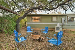 House (2 Bedrooms) | Interior - Cozy Graham Retreat ~ 3 Mi to Lake Eddleman! (Graham)