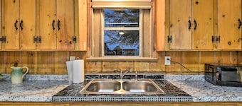 Cozy Graham Retreat ~ 3 Mi to Lake Eddleman!