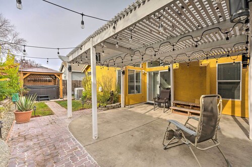 Cozy Home w/ Hot Tub ~ 13 Mi to Sacramento