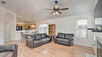 House (3 Bedrooms) | Interior