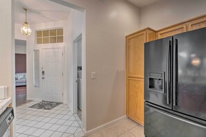 House (3 Bedrooms) | Interior - Cozy Home w/ Hot Tub ~ 13 Mi to Sacramento (Elk Grove)