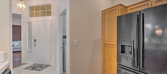 Cozy Home w/ Hot Tub ~ 13 Mi to Sacramento