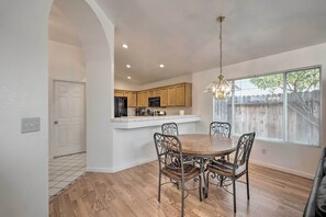 House (3 Bedrooms) | Interior