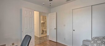 Cozy Home w/ Hot Tub ~ 13 Mi to Sacramento