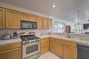 House (3 Bedrooms) | Interior - Cozy Home w/ Hot Tub ~ 13 Mi to Sacramento (Elk Grove)