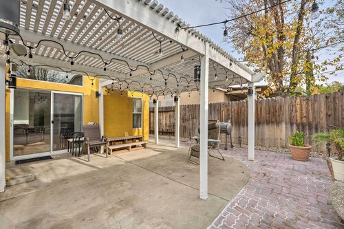 Cozy Home w/ Hot Tub ~ 13 Mi to Sacramento