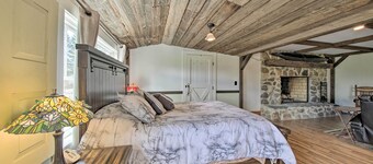 Cozy Colonial Home w/ Bay Access & Water View