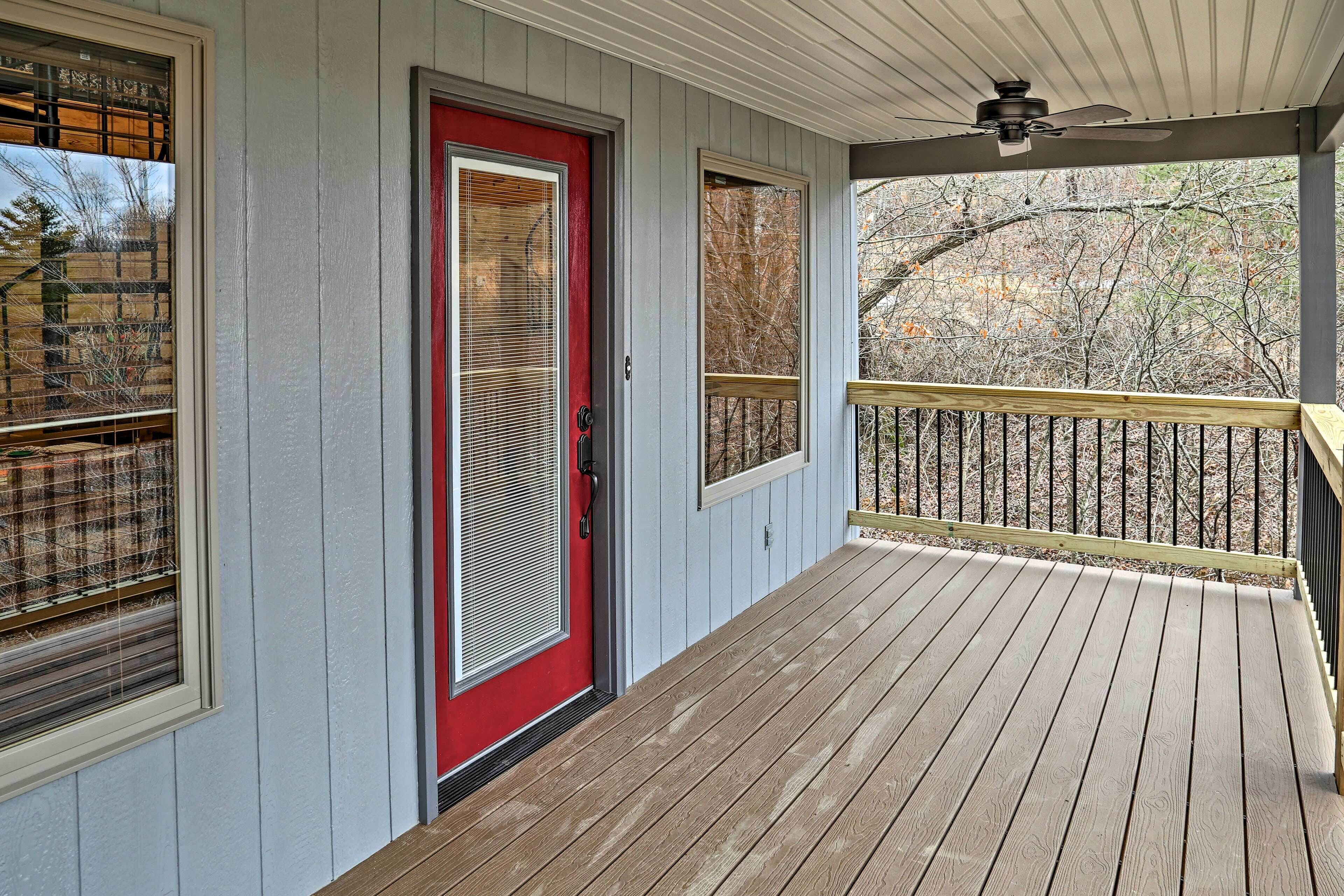 Cozy East Bernstadt Cabin w/ Porch, Fire Pit, Pond