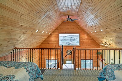 Cozy East Bernstadt Cabin w/ Porch + Fishing Lake!