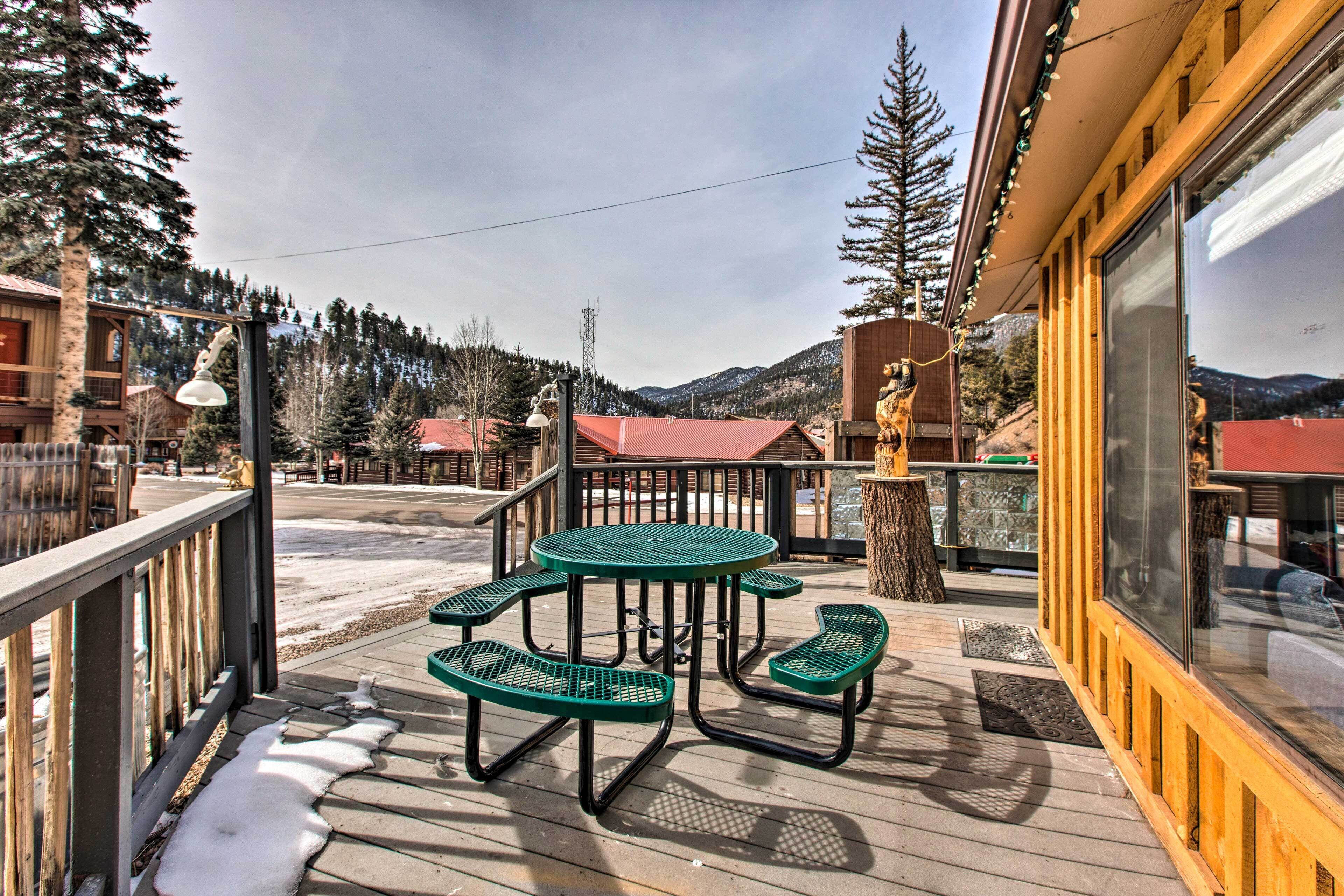 Cozy Red River Condo - Walk to Chair Lift!