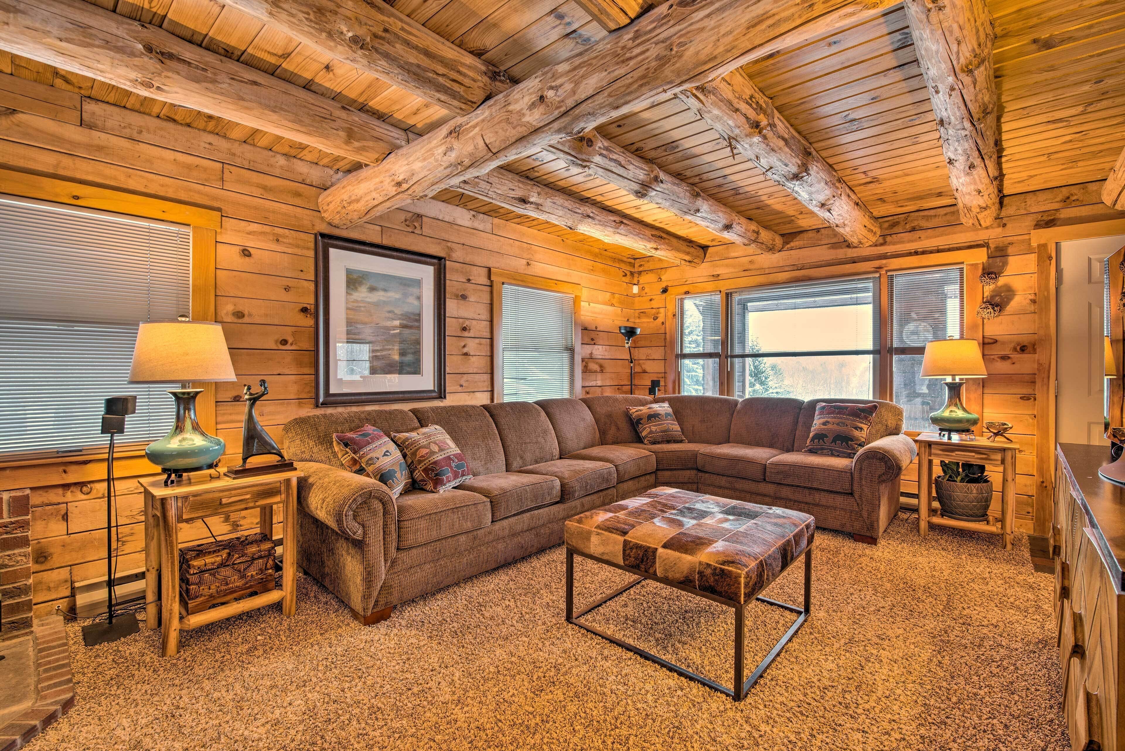 Cozy Log Cabin on 19 Acres, 20 Mi to Oneonta!