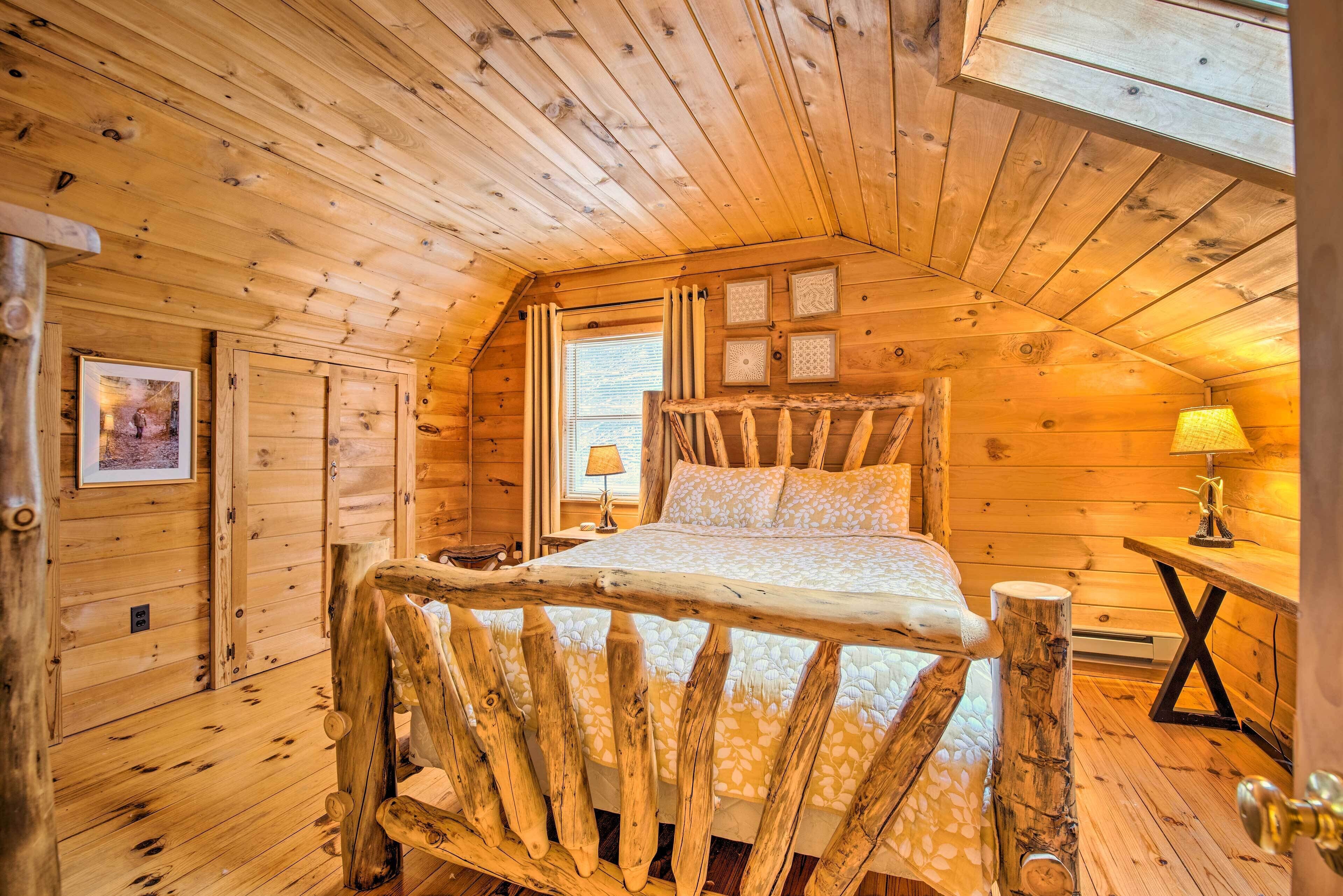 Cozy Log Cabin on 19 Acres, 20 Mi to Oneonta!