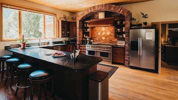 House (Multiple Bedrooms) | Interior
