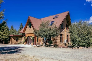 House (Multiple Bedrooms) | Interior - 8-acre Big House Lodge in Cle Elum w/ Hot Tub (Cle Elum)