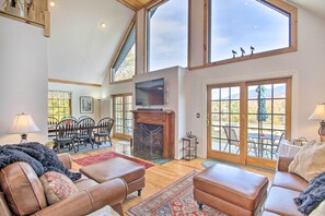 Fireplace, ping pong, books - Cozy Easton Getaway w/ Hot Tub, Gas Grill! (Franconia)