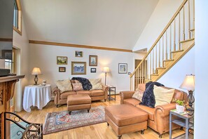 Fireplace, ping pong, books - Cozy Easton Getaway w/ Hot Tub, Gas Grill! (Franconia)