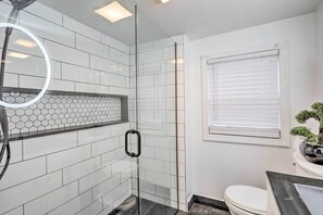 House (2 Bedrooms) | Interior - Charming Warwick Vacation Rental: Walk to Bay (Warwick)
