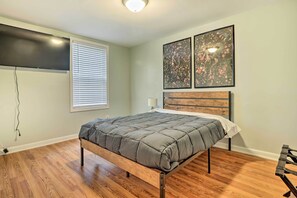 House (2 Bedrooms) | Interior - Charming Warwick Vacation Rental: Walk to Bay (Warwick)