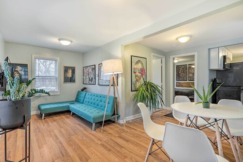 Charming Warwick Vacation Rental: Walk to Bay