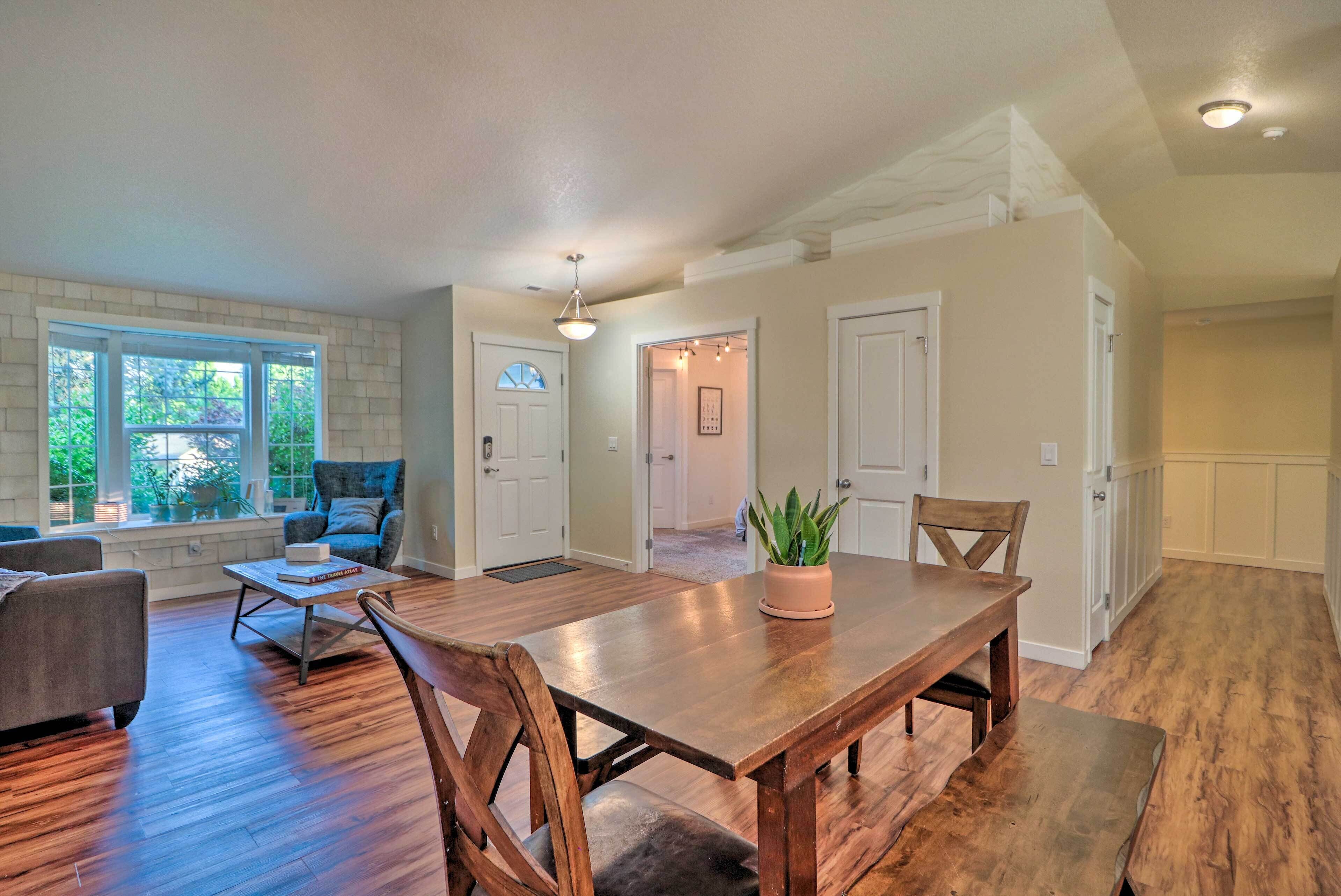 Beautiful Pet-friendly Washougal Home w/ Fire Pit!