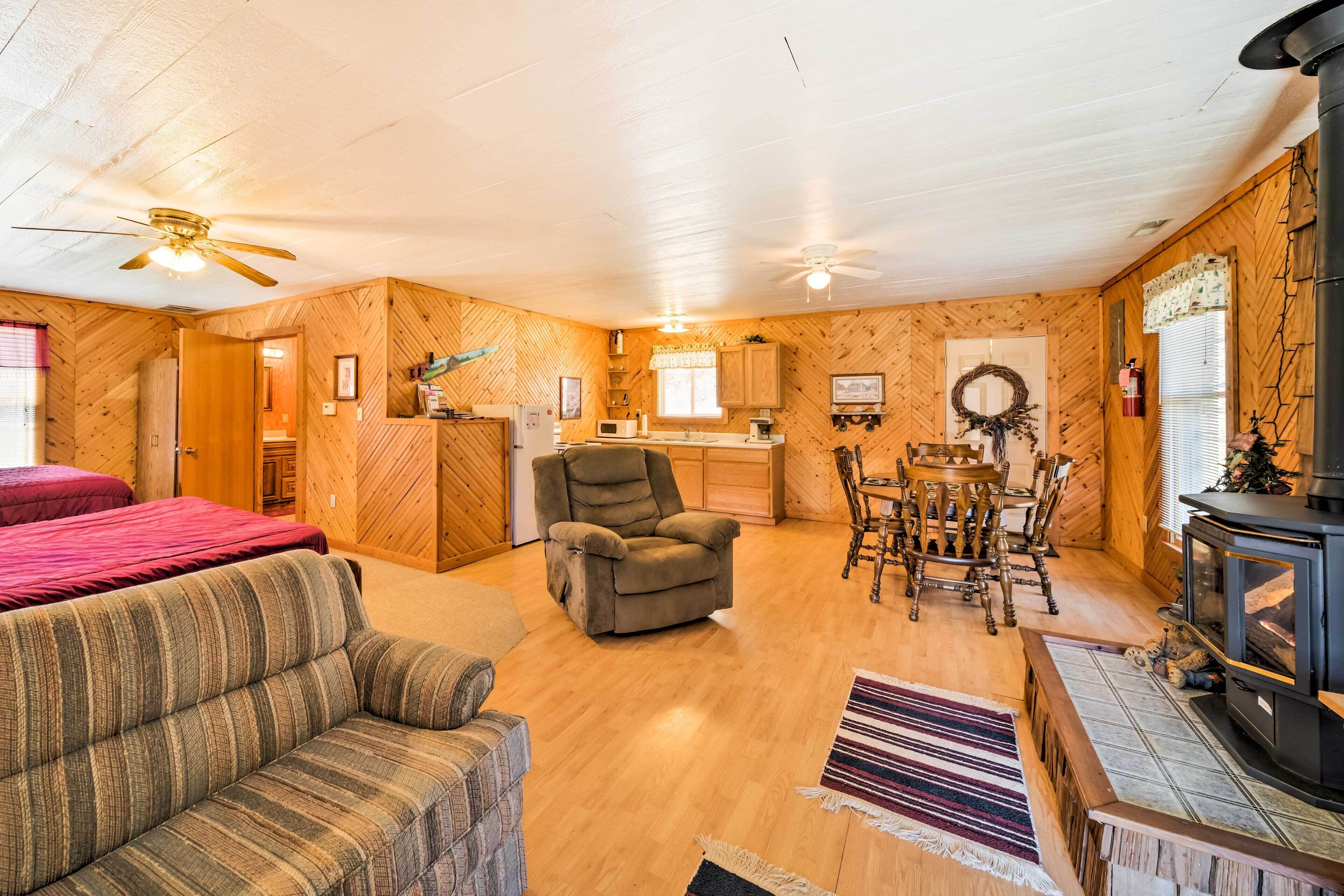 Cozy Idaho Retreat w/ Pond, Grill & Fire Pit!