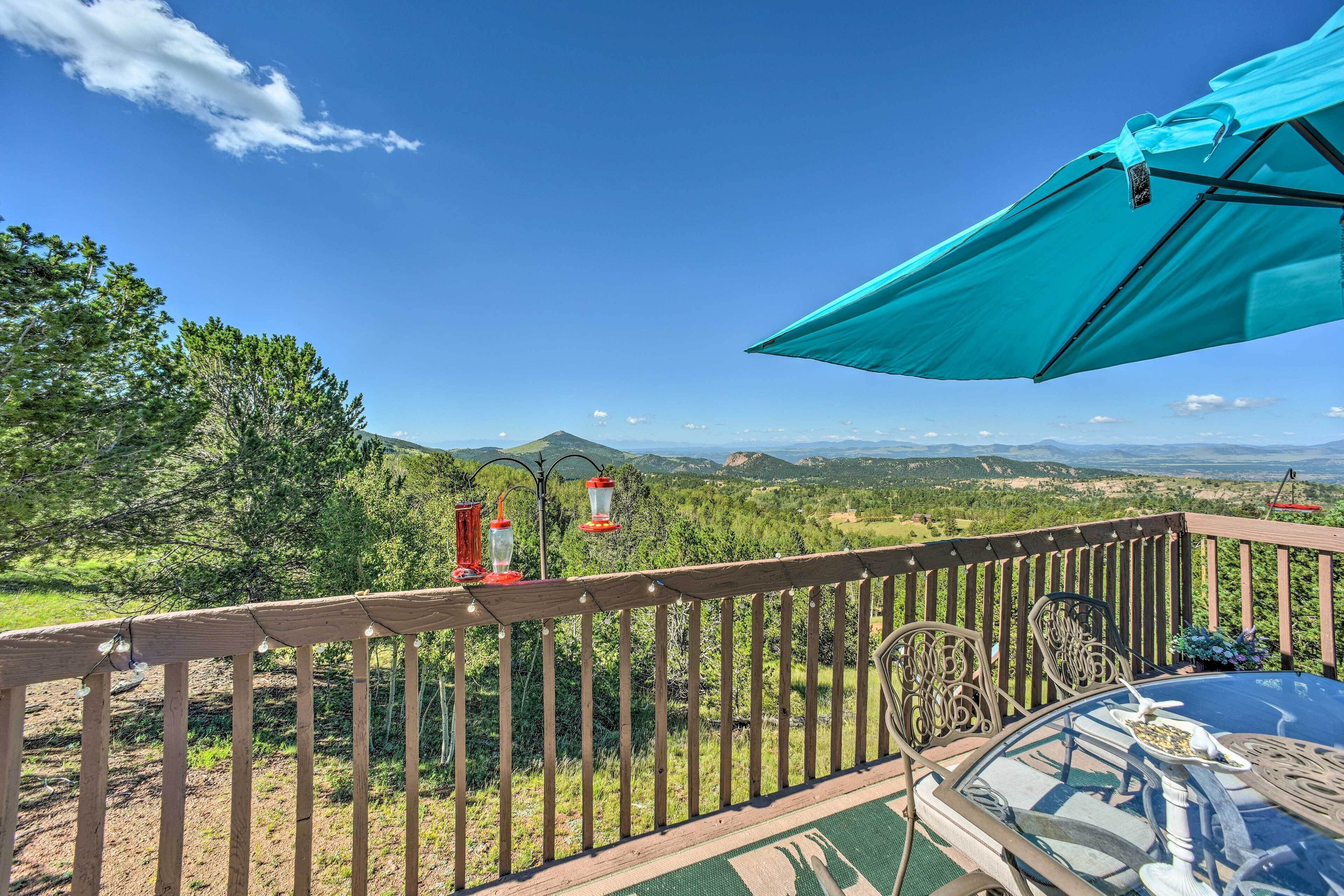 Cozy Mountain Cabin w/ Panoramic Mtn Views!