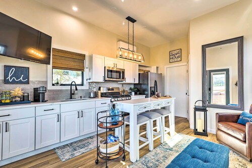 Cozy, New-build Cabin: Steps to Lake Conroe!