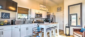 Cozy, New-build Cabin: Steps to Lake Conroe!