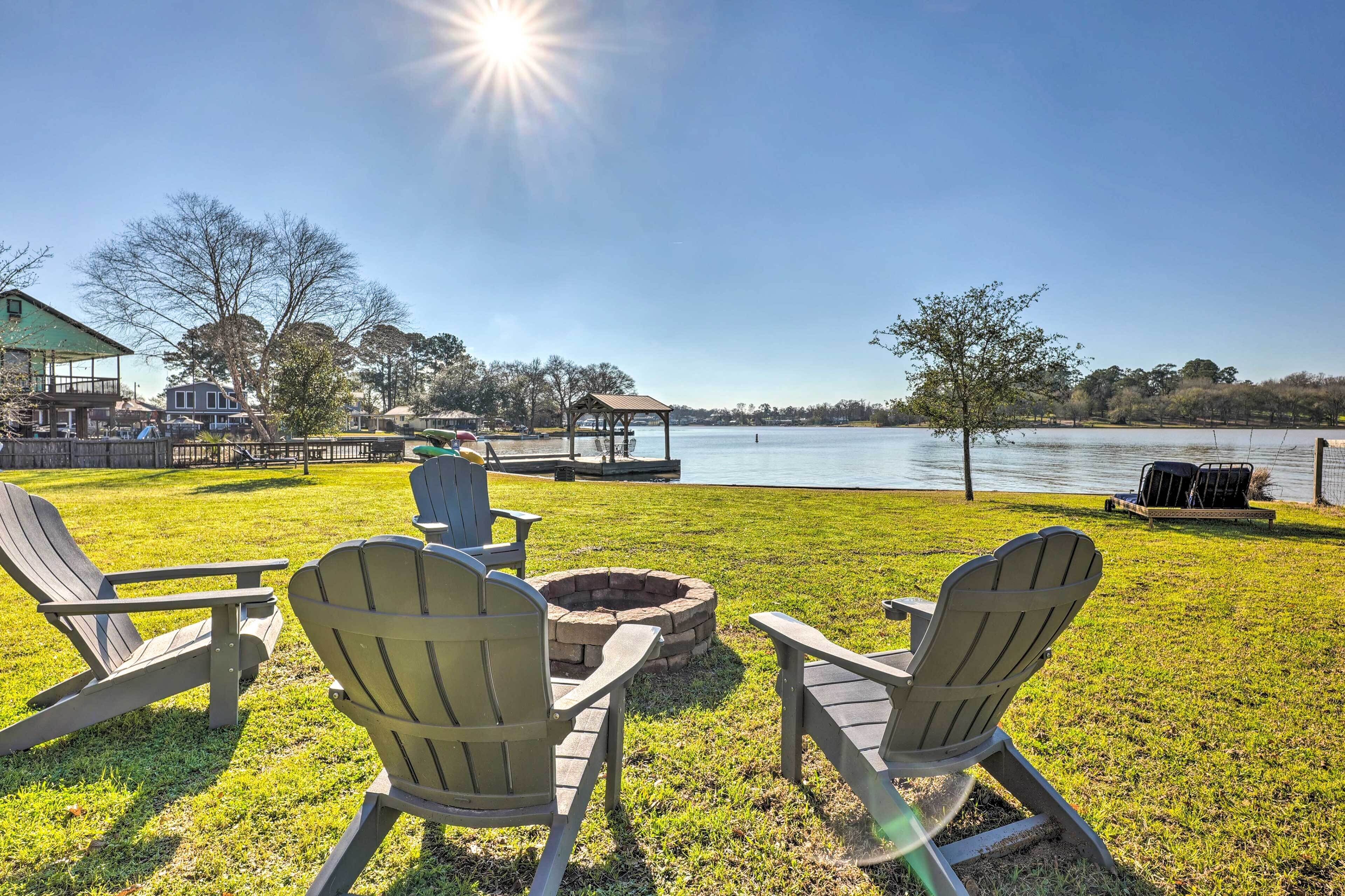 Cozy, New-build Cabin: Steps to Lake Conroe!