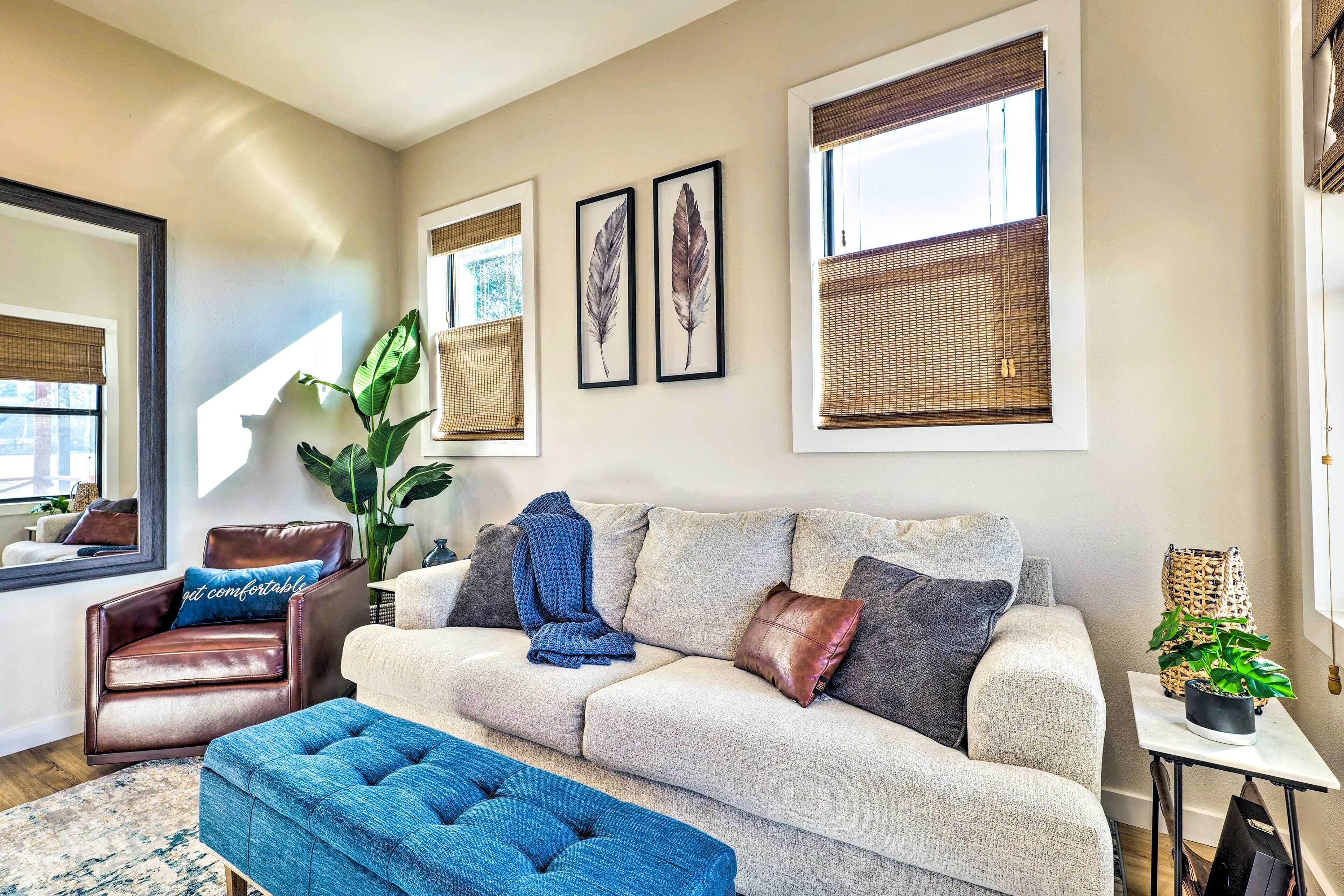 Cozy, New-build Cabin: Steps to Lake Conroe!