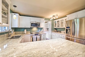 Hus (3 Bedrooms) | Eget kök | Mikrovågsugn, ugn, spishäll och diskmaskin