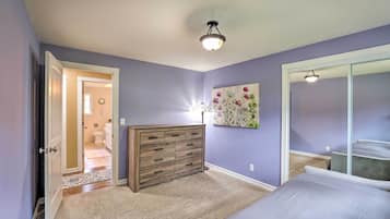 3 bedrooms, iron/ironing board, bed sheets