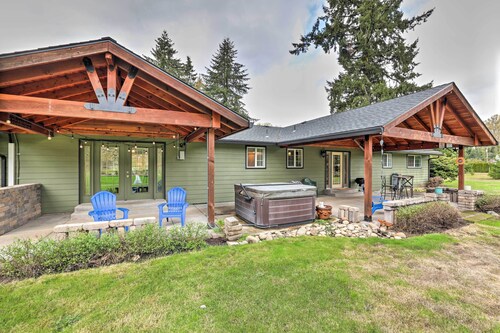 5-acre Getaway w/ Mtn View ~ 14 Mi to Eugene!