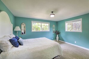 House (3 Bedrooms) | 3 bedrooms, iron/ironing board, bed sheets - 5-acre Getaway w/ Mtn View ~ 14 Mi to Eugene! (Springfield)