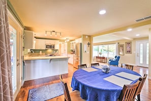 Dining - 5-acre Getaway w/ Mtn View ~ 14 Mi to Eugene! (Springfield)