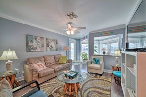 Apartment (2 Bedrooms) | Interior - Ocean-view Condo w/ Pool Access in Port Aransas! (Port Aransas)