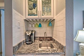 Apartment (2 Bedrooms) | Interior - Ocean-view Condo w/ Pool Access in Port Aransas! (Port Aransas)