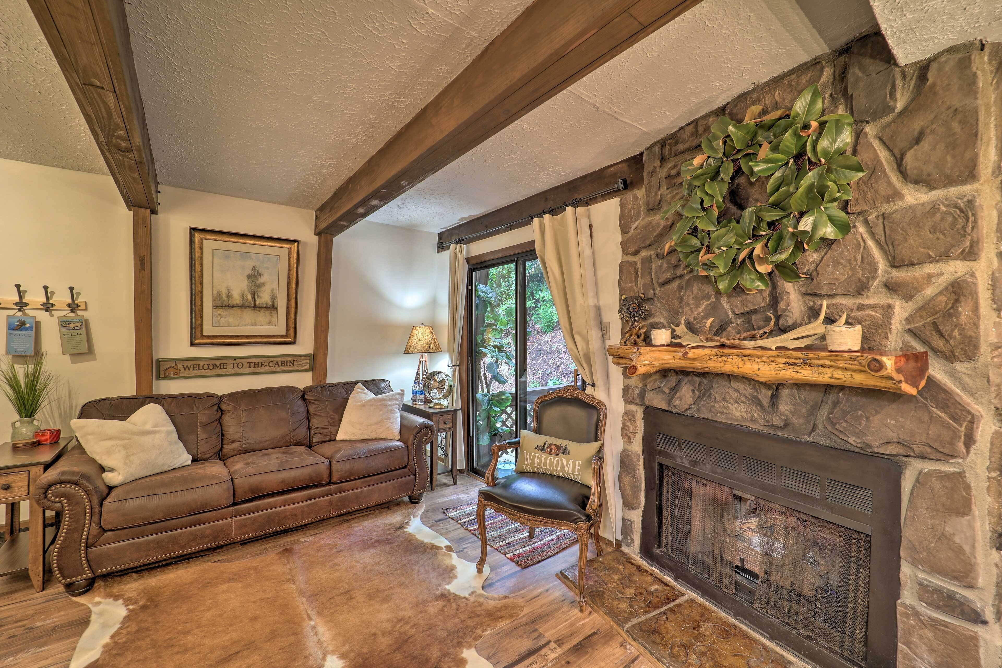 Cozy Sugar Mountain Retreat w/ Deck & Fireplace!