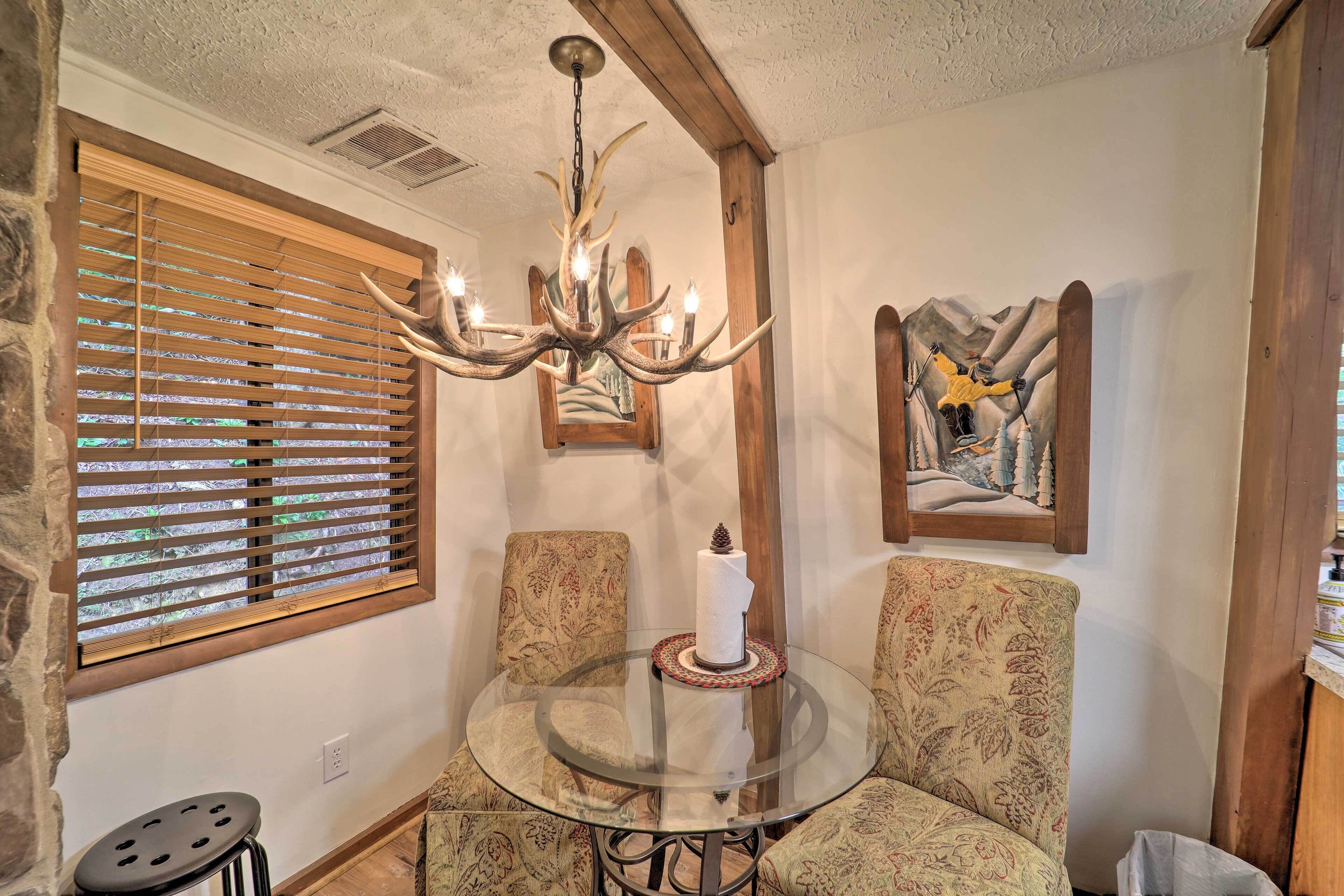 Cozy Sugar Mountain Retreat w/ Deck & Fireplace!