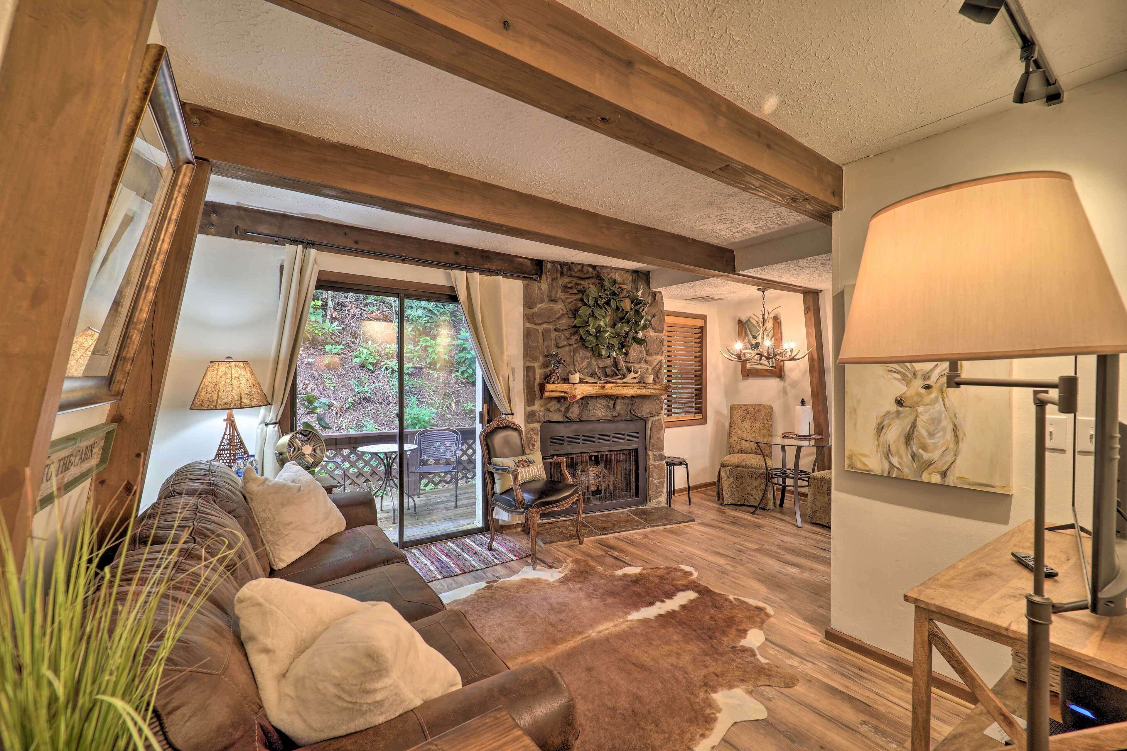 Cozy Sugar Mountain Retreat w/ Deck & Fireplace!