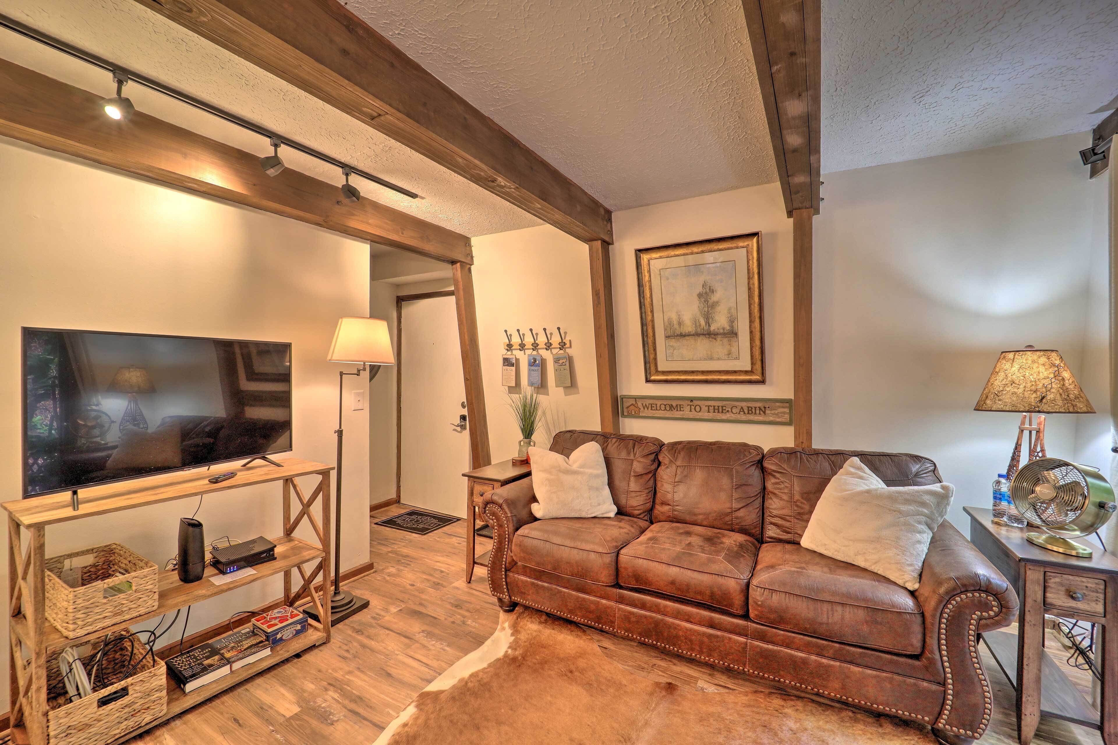 Cozy Sugar Mountain Retreat w/ Deck & Fireplace!