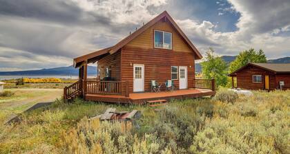 Custom Log Cabin w/ Views - 20 Mi. to Yellowstone!