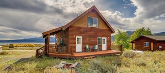 Custom Log Cabin w/ Views - 20 Mi. to Yellowstone!