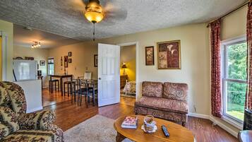 Apartment (2 Bedrooms) | Front of property