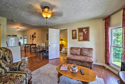 Explore Lake Erie & 'strip' From Quaint Apartment!