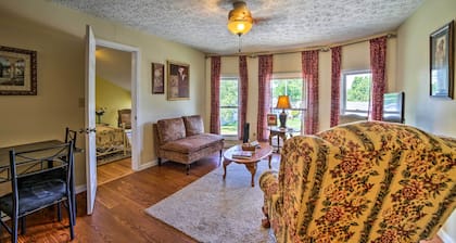 Explore Lake Erie & 'strip' From Quaint Apartment!